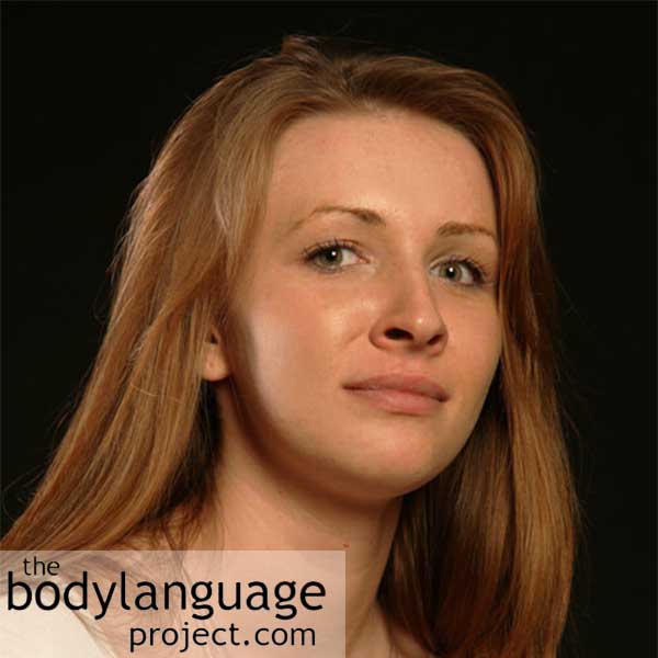 Egy nő orrlyuk-tágulás (Ot) közben.